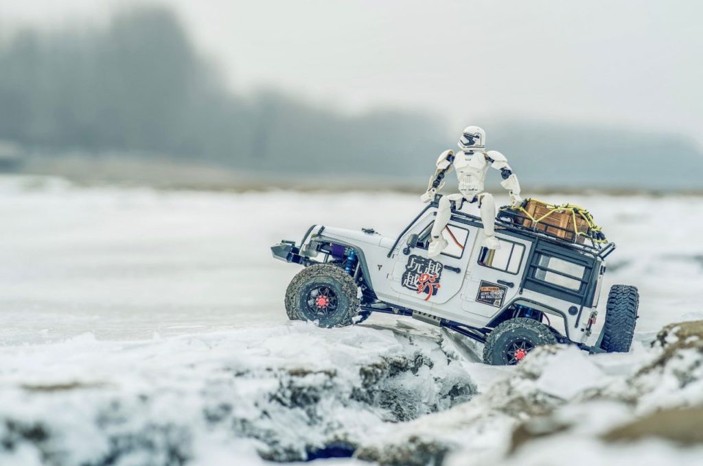 Off-road zimą – Jak jeździć po śniegu?