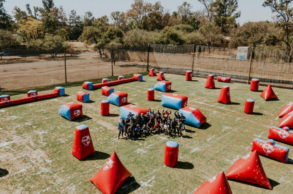 Czy można grać w paintball, jak pada deszcz?