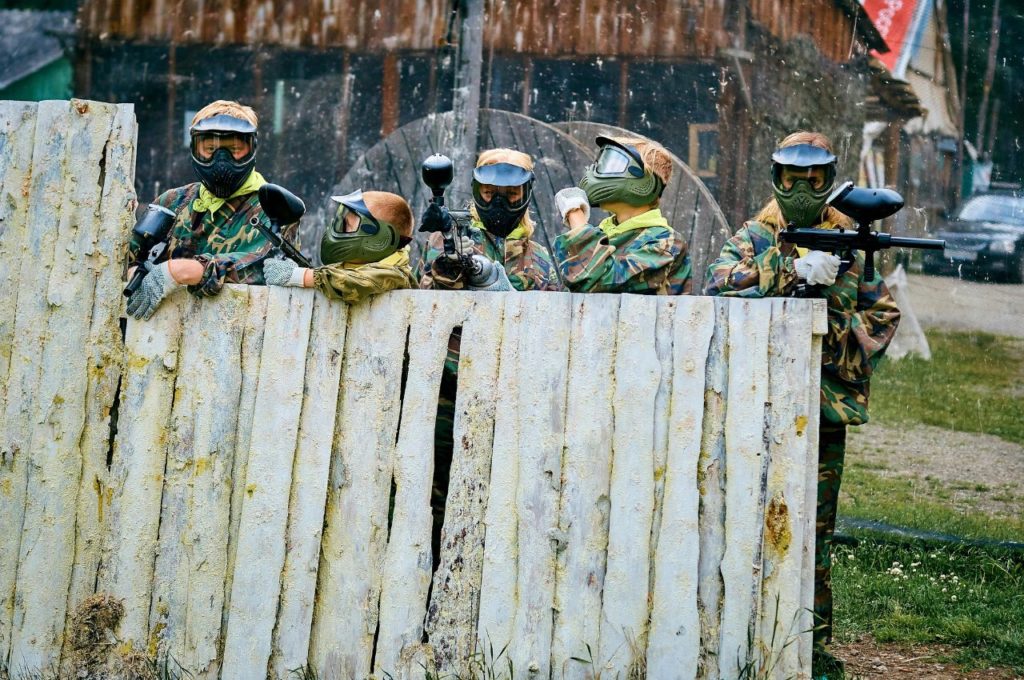 Jak przygotować pole paintballowe na specjalne okazje?