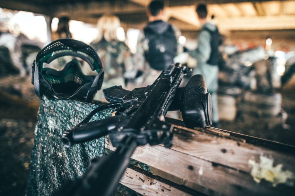 Jak zorganizować paintball dla dużej grupy?