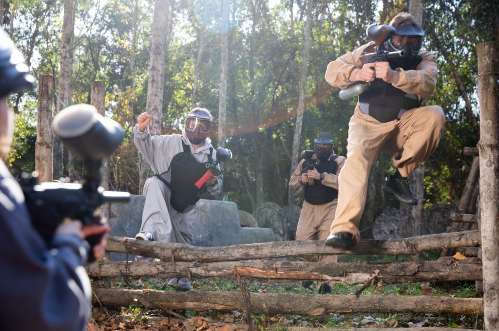 Paintball low impact a klasyczny – jaka jest różnica i co wybrać?