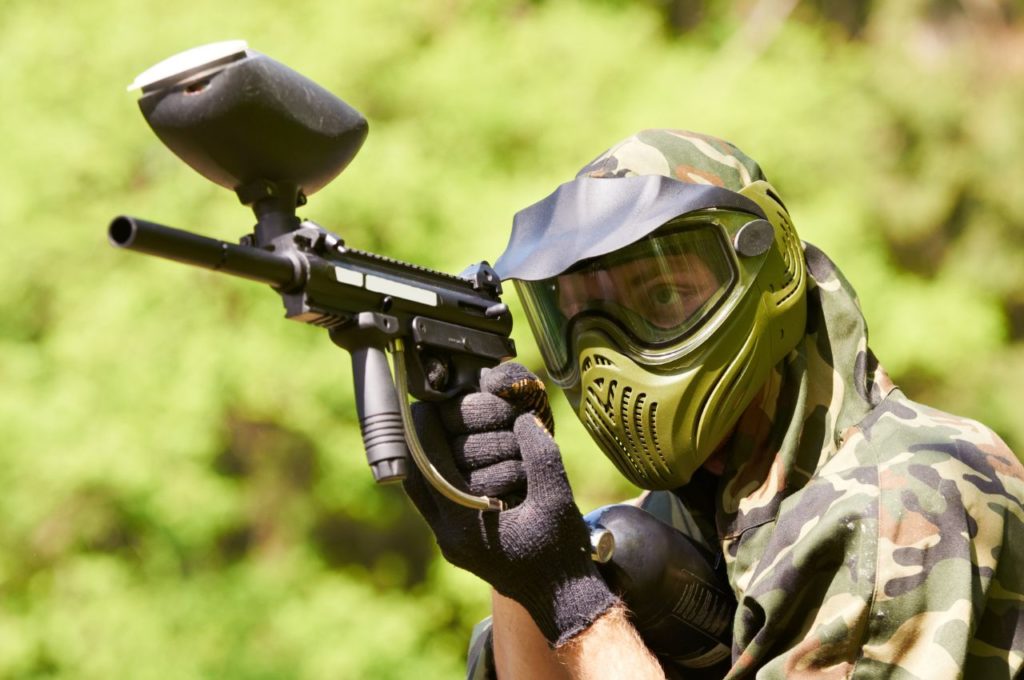 10 pomysłów na wyjątkowy wieczór kawalerski - i dlaczego paintball wygrywa z resztą