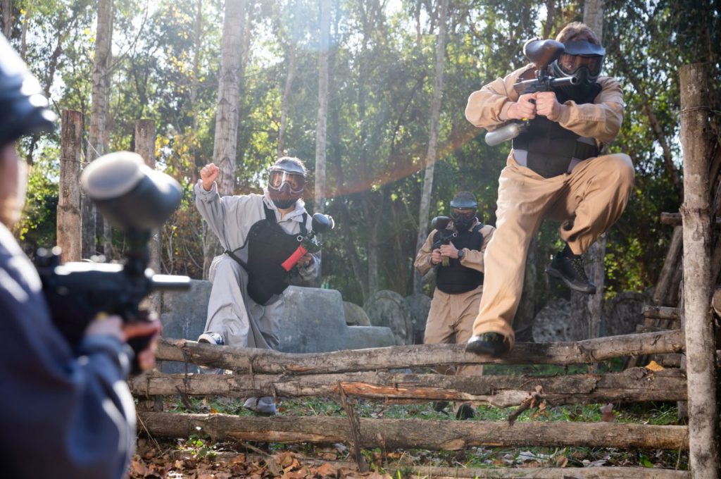 Paintball w nietypowych lokalizacjach - wyzwania i porady